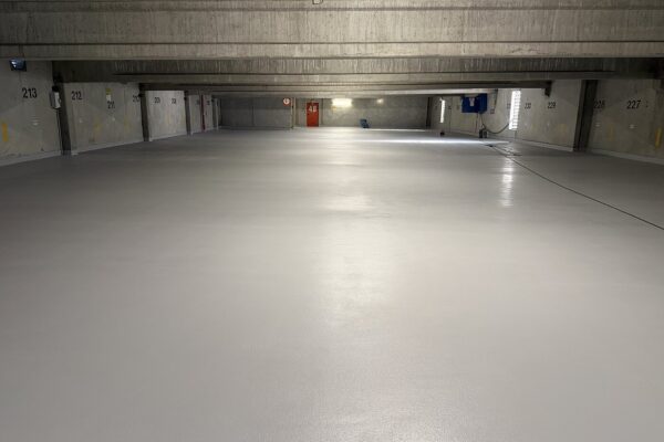 Fertig beschichtetes Parkdeck nach Instandsetzung durch die Rödl GmbH Nürnberg